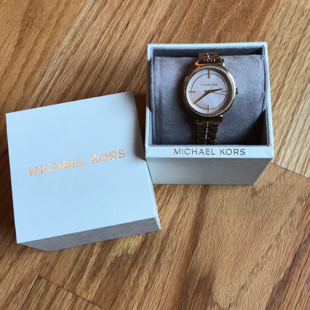 Gorgeous Michael Kors Watch - Picture 2 of 7